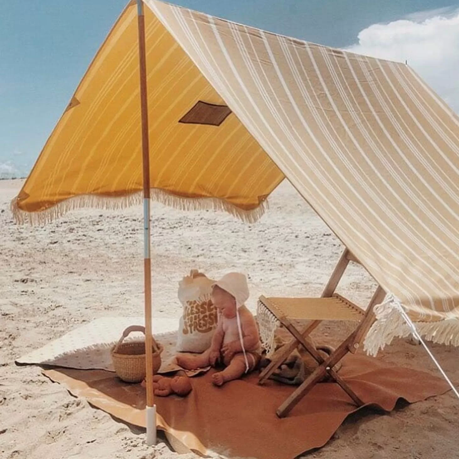 Cabanas & Tents>Business & Pleasure Co. The Premium Beach Tent - Vintage Yellow Stripe
