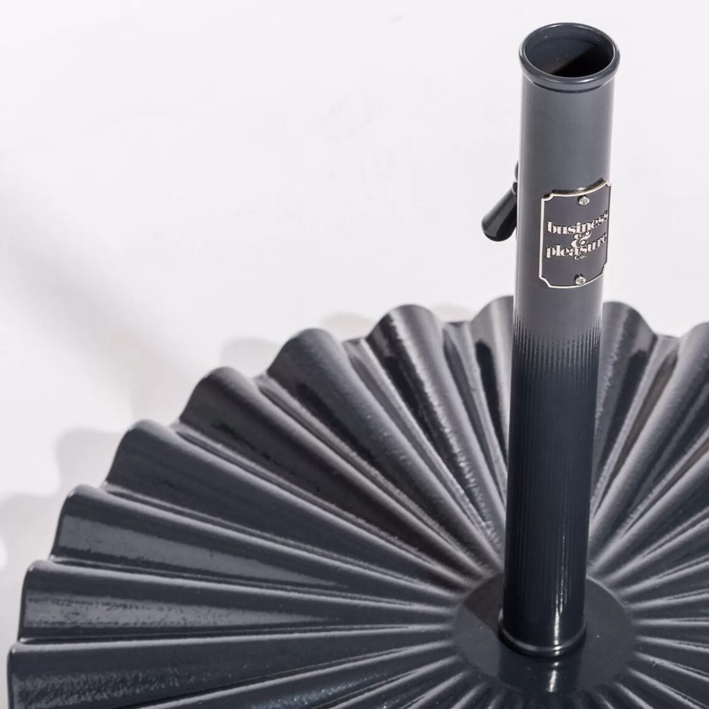 Umbrella Bases>Business & Pleasure Co. The Xl Clamshell Base - 90 Lbs - Vintage Black